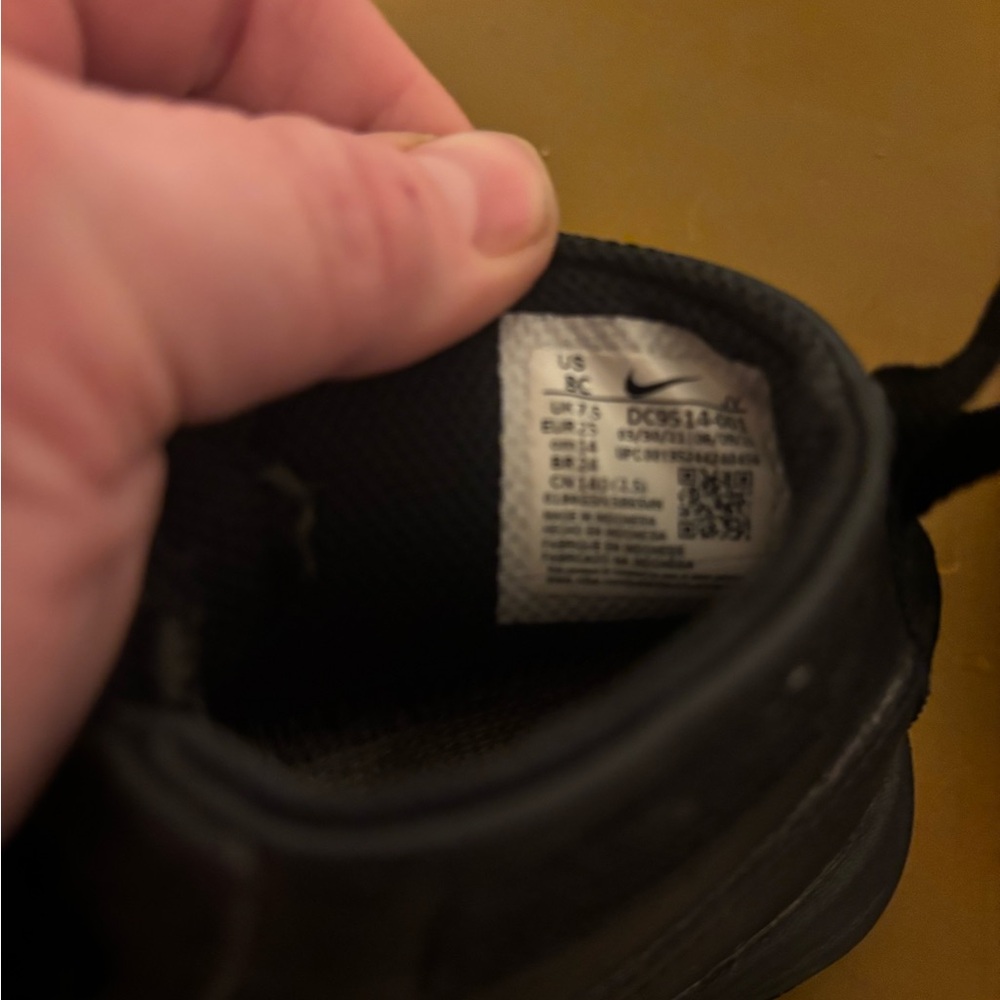 Nike Kids Black High-Top Sneakers - Picture 7 of 7